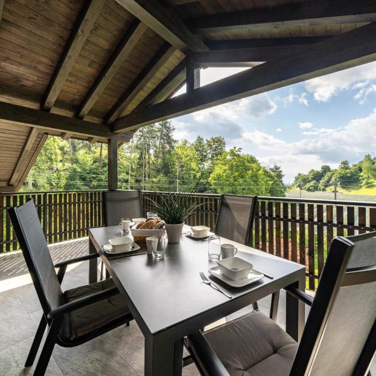 Wiesgut Ferienwohnung Golden - Two-Bedroom Deluxe Apartment with Garden View - 5