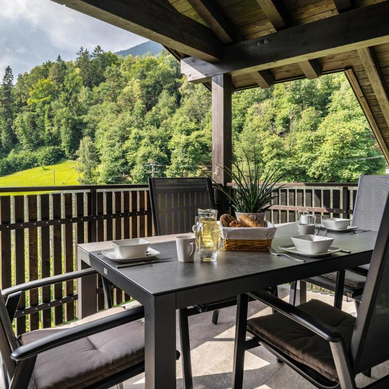 Wiesgut Ferienwohnung Golden - Two-Bedroom Deluxe Apartment with Garden View - 3