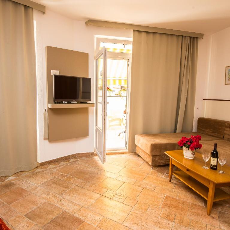 Apartments Sofija - Family Studio - 9