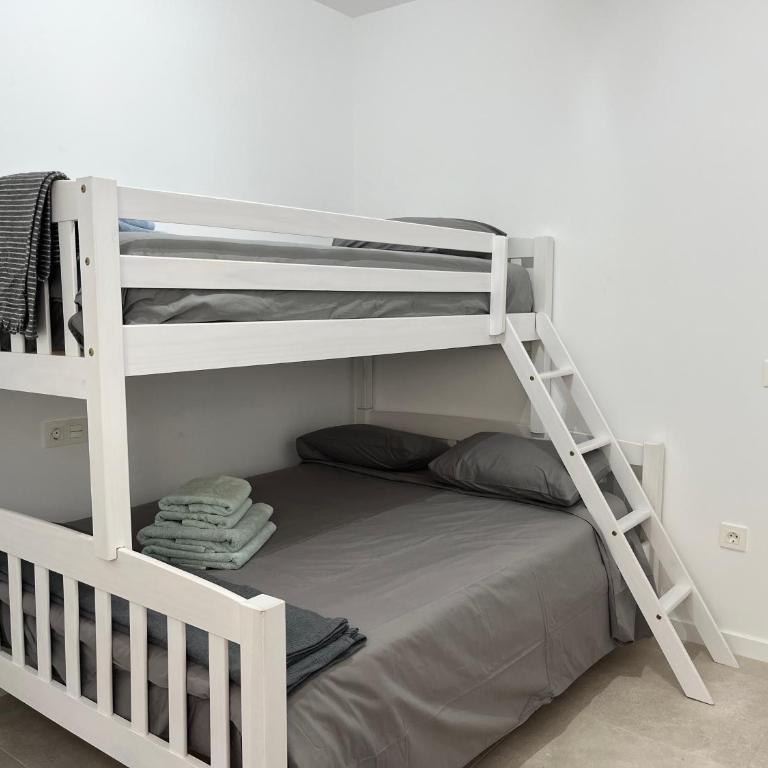 Icon Marina A - Three-Bedroom Apartment with Water View - 14