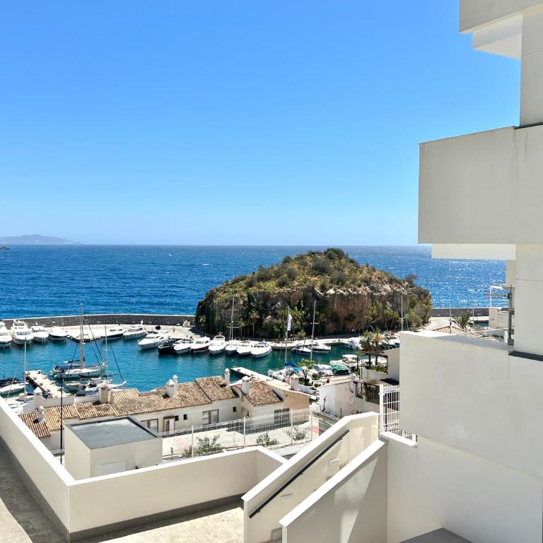 Icon Marina A - Three-Bedroom Apartment with Water View - 21