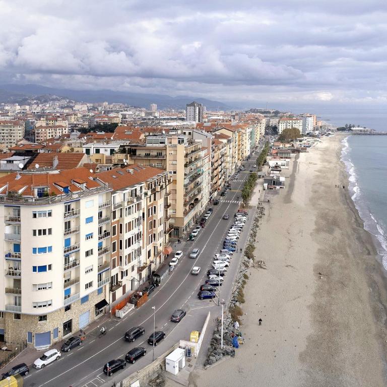 Caruggio al mare - Appartamento Deluxe con 2 Camere da Letto e Balcone - 2