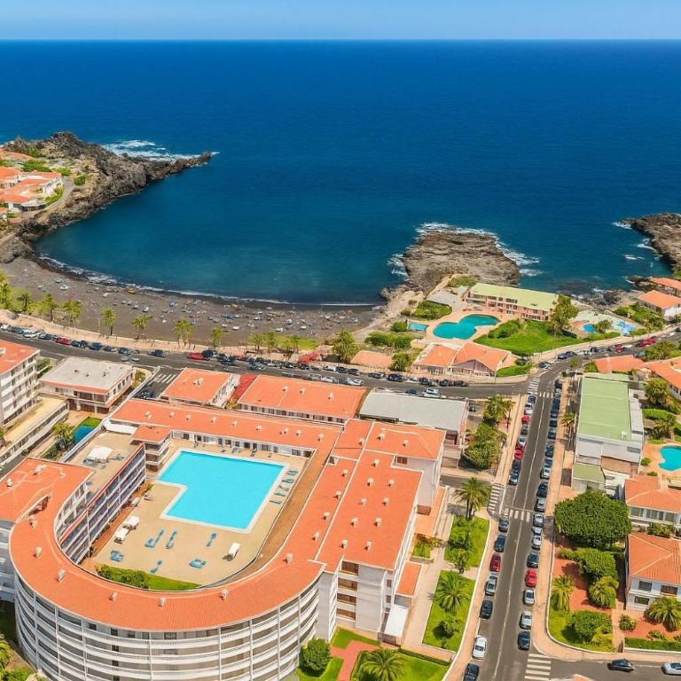 Apto Jardin del Sol Beach-Pool - Two-Bedroom Deluxe Apartment with Garden View - 9