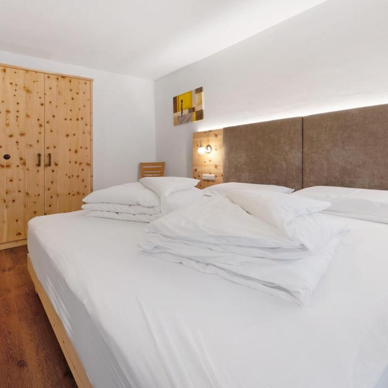 Apartments Antersi Claudia - Appartamento Deluxe con 2 Camere da Letto e Vista Giardino - 4