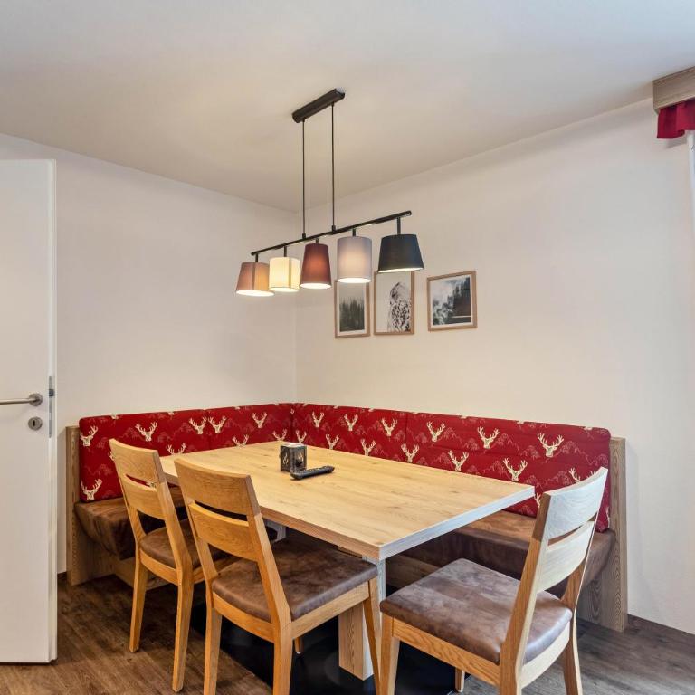 Apartment mit Blick auf die Berge - Deluxe-Apartment mit 2 Schlafzimmern und Gartenblick - 9