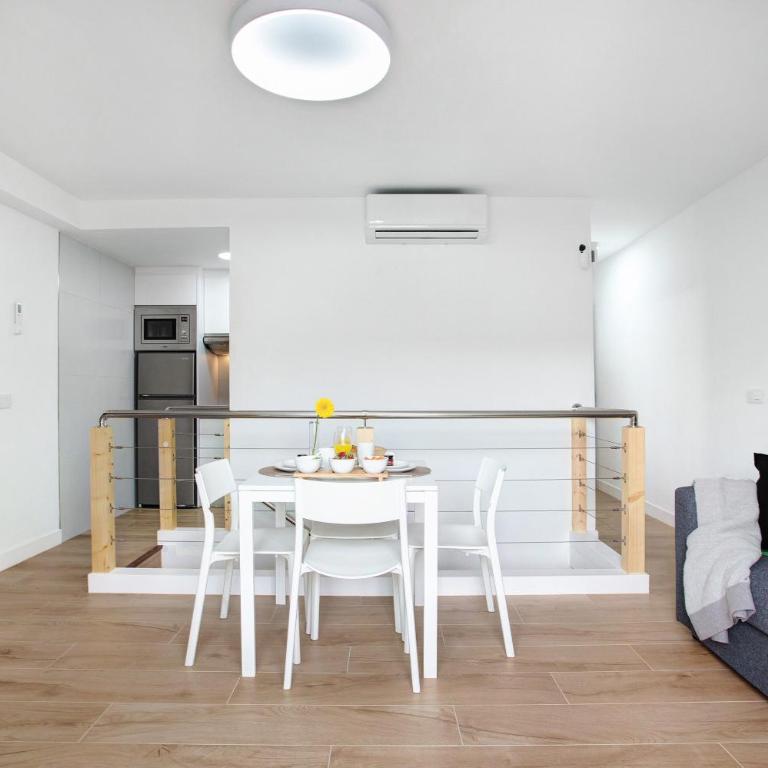 Liomor Luxury - Two-Bedroom Deluxe Apartment with Garden View - 4