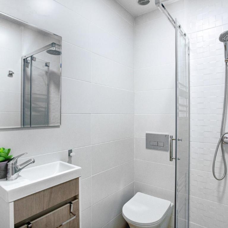 Liomor Luxury - Two-Bedroom Deluxe Apartment with Garden View - 12
