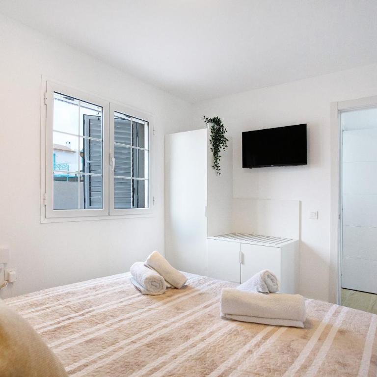 Liomor Luxury - Two-Bedroom Deluxe Apartment with Garden View - 16