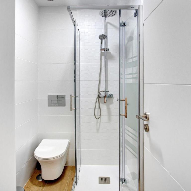 Liomor Luxury - Two-Bedroom Deluxe Apartment with Garden View - 13