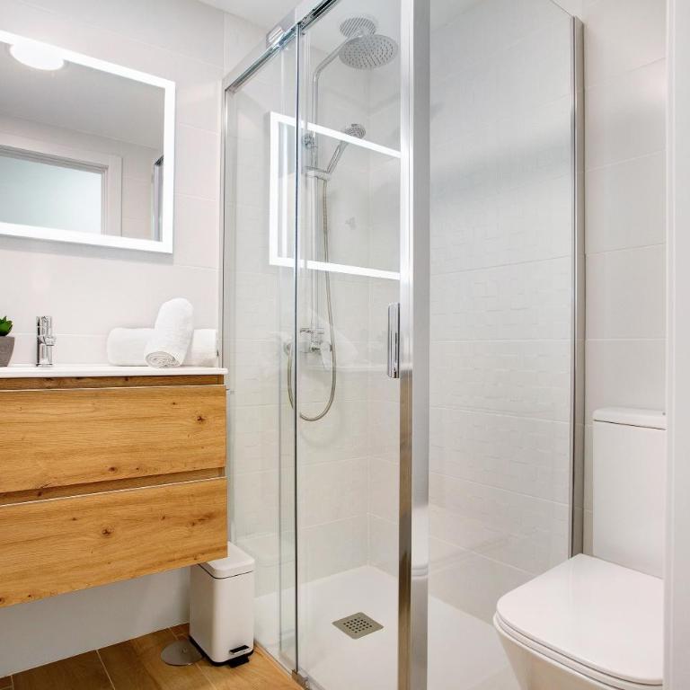 Liomor Luxury - Two-Bedroom Deluxe Apartment with Garden View - 17