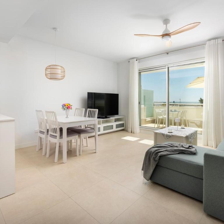 Horus 051 - Two-Bedroom Deluxe Apartment with Ocean View - 4