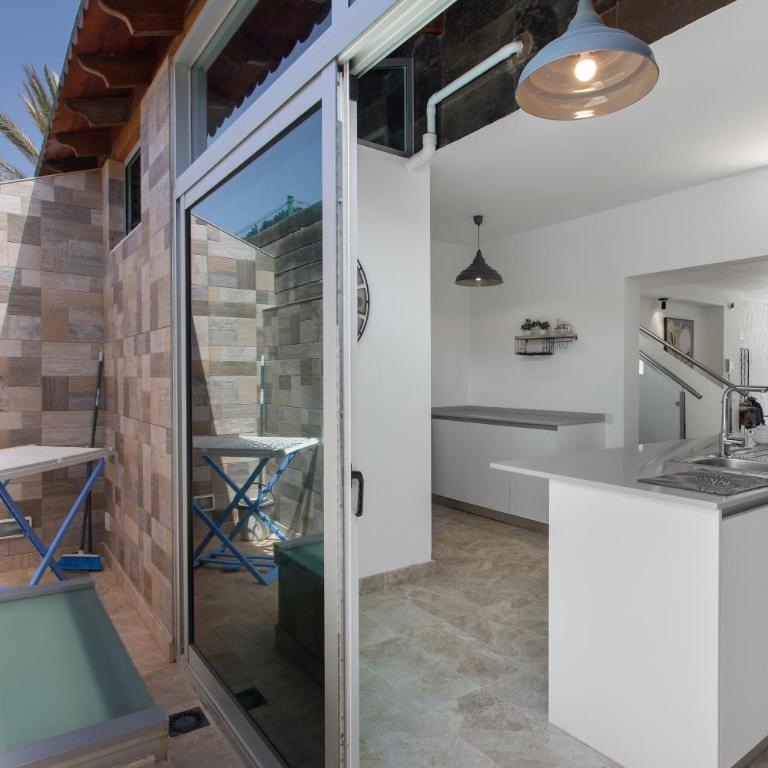 Casa Alicia - Three-Bedroom Premium Apartment with Balcony - 4