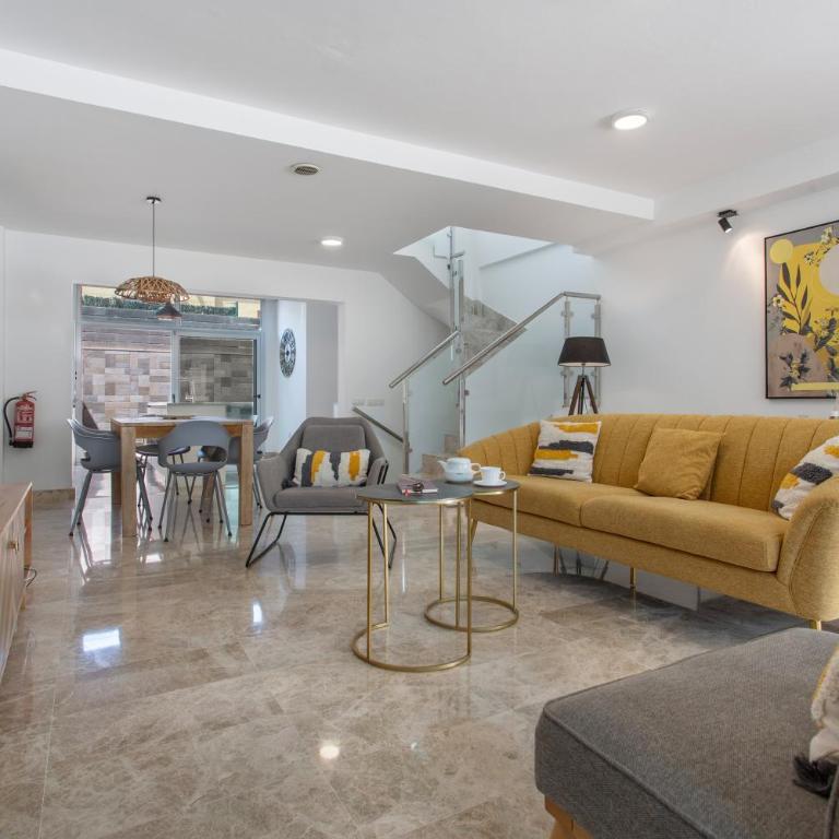 Casa Alicia - Three-Bedroom Premium Apartment with Balcony - 1
