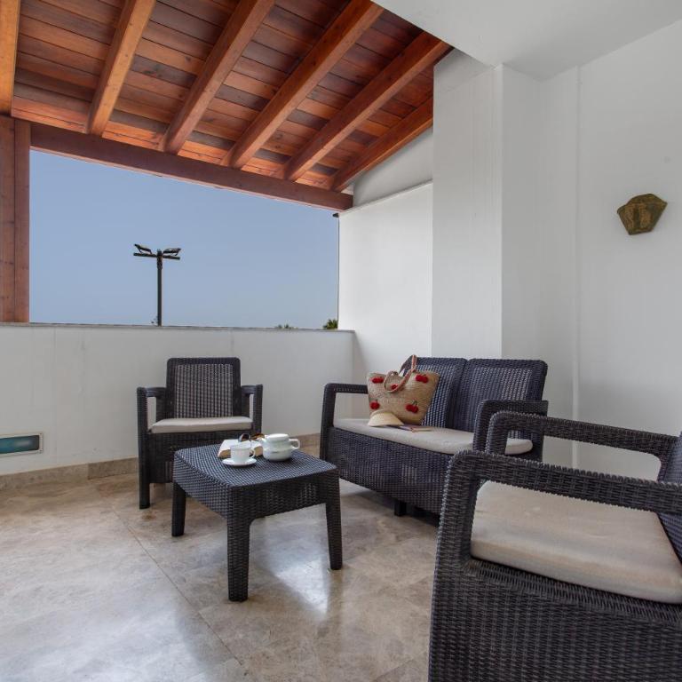 Casa Alicia - Three-Bedroom Premium Apartment with Balcony - 11