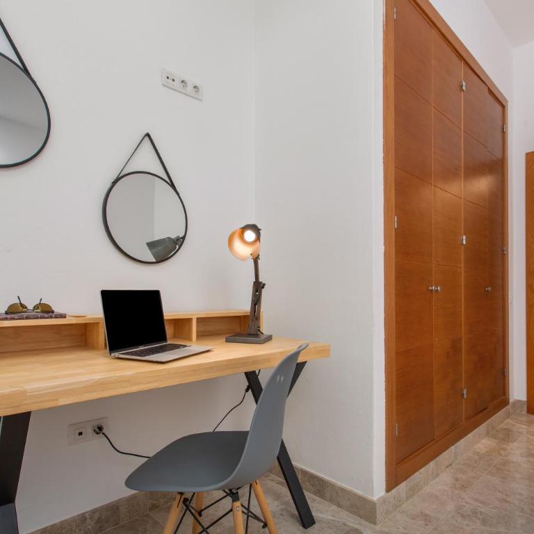 Casa Alicia - Three-Bedroom Premium Apartment with Balcony - 22