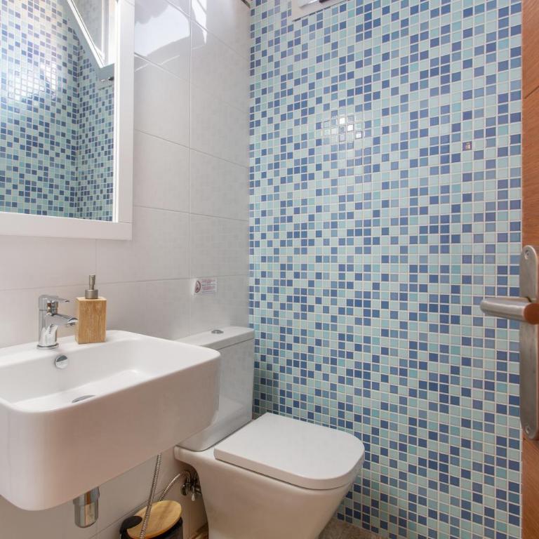 Casa Alicia - Three-Bedroom Premium Apartment with Balcony - 27