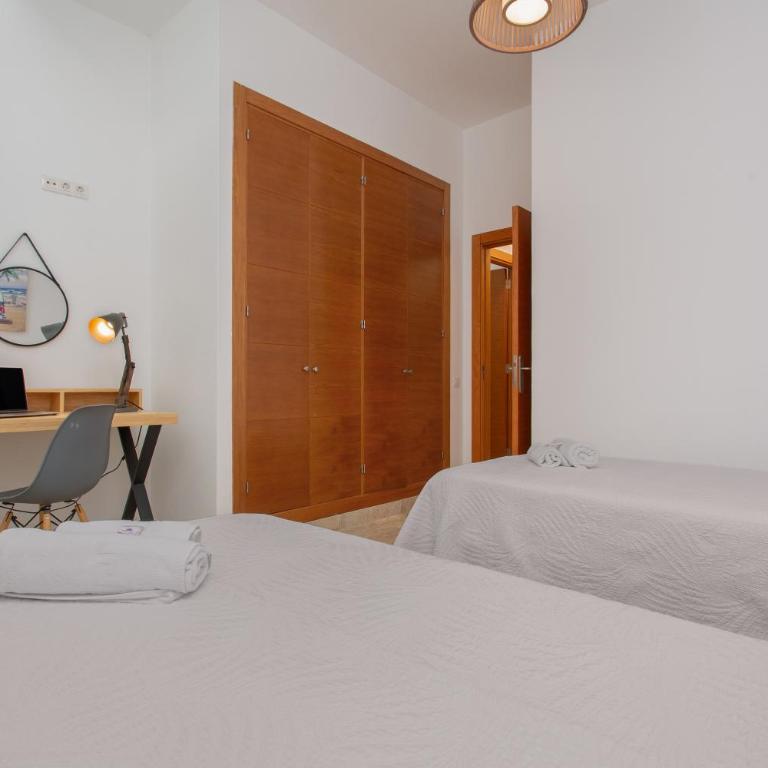 Casa Alicia - Three-Bedroom Premium Apartment with Balcony - 20