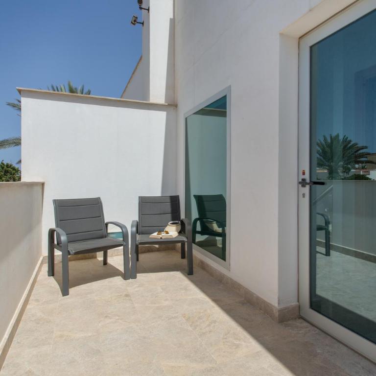 Casa Alicia - Three-Bedroom Premium Apartment with Balcony - 17