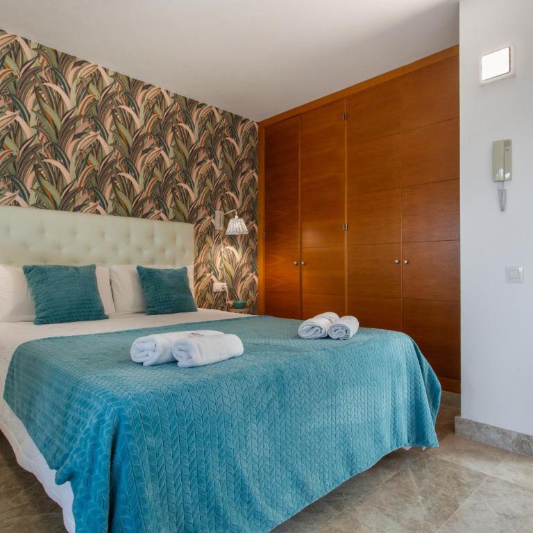 Casa Alicia - Three-Bedroom Premium Apartment with Balcony - 14