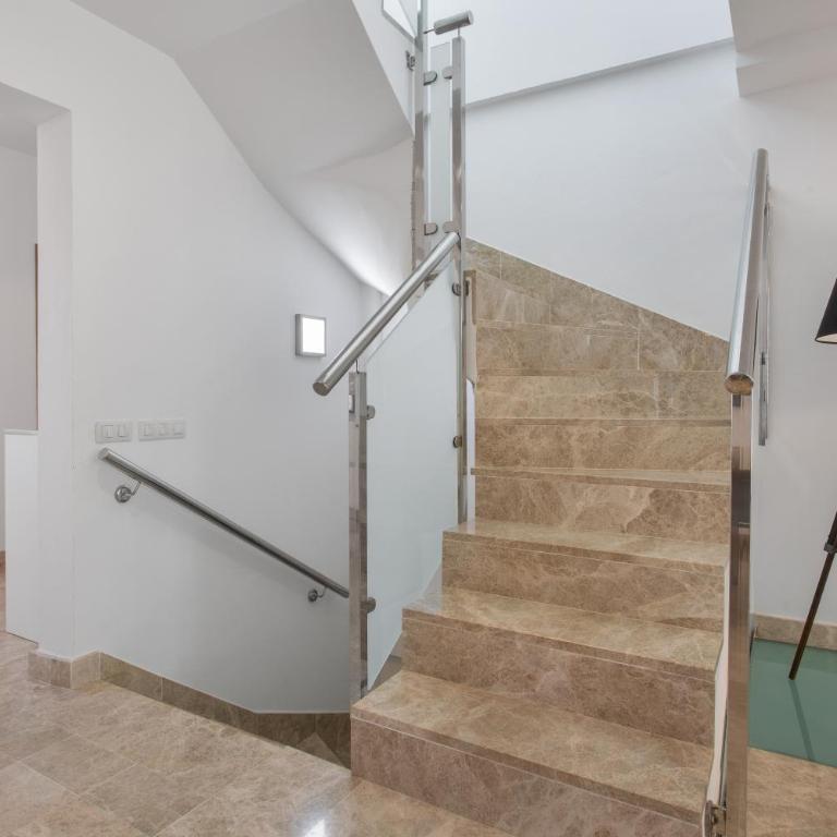 Casa Alicia - Three-Bedroom Premium Apartment with Balcony - 8