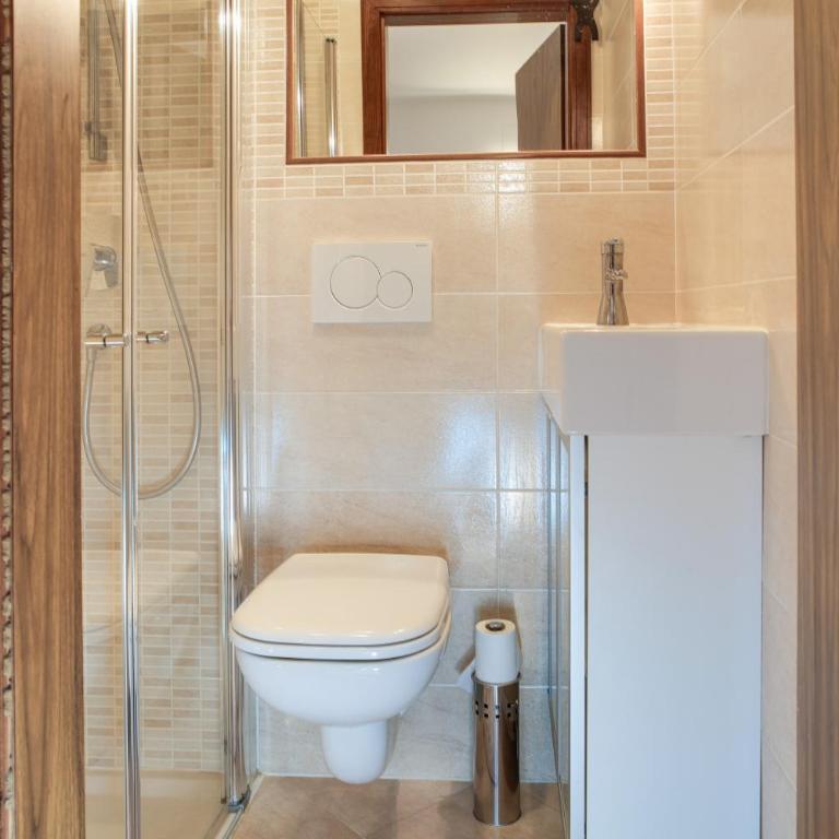 Casa March 1 - Appartamento Deluxe con 2 Camere da Letto e Balcone - 14