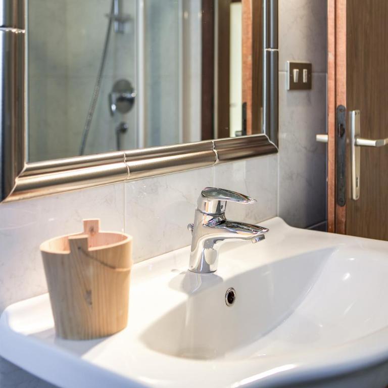 Casa March 1 - Appartamento Deluxe con 2 Camere da Letto e Balcone - 11