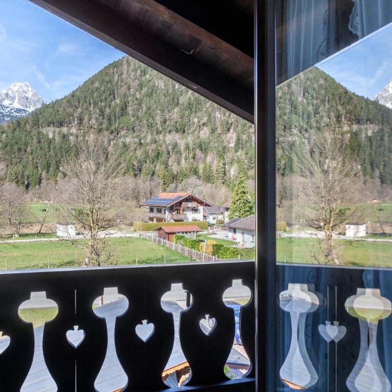 Ferienwohnung Burgbergblick - Deluxe-Apartment mit 2 Schlafzimmern und Gartenblick - 3