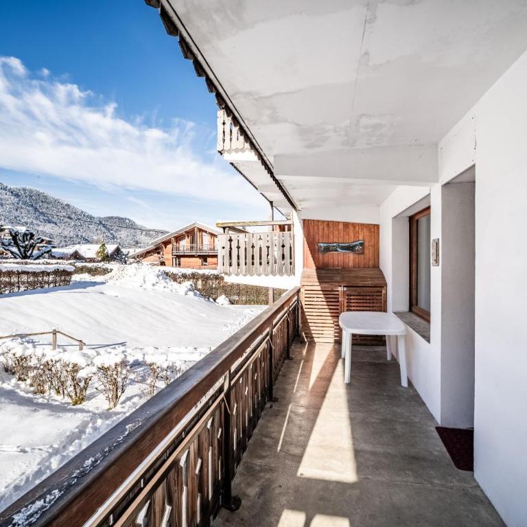 Appartement Morzine 1000 - 6 pers - Two-Bedroom Deluxe Apartment with Balcony - 1