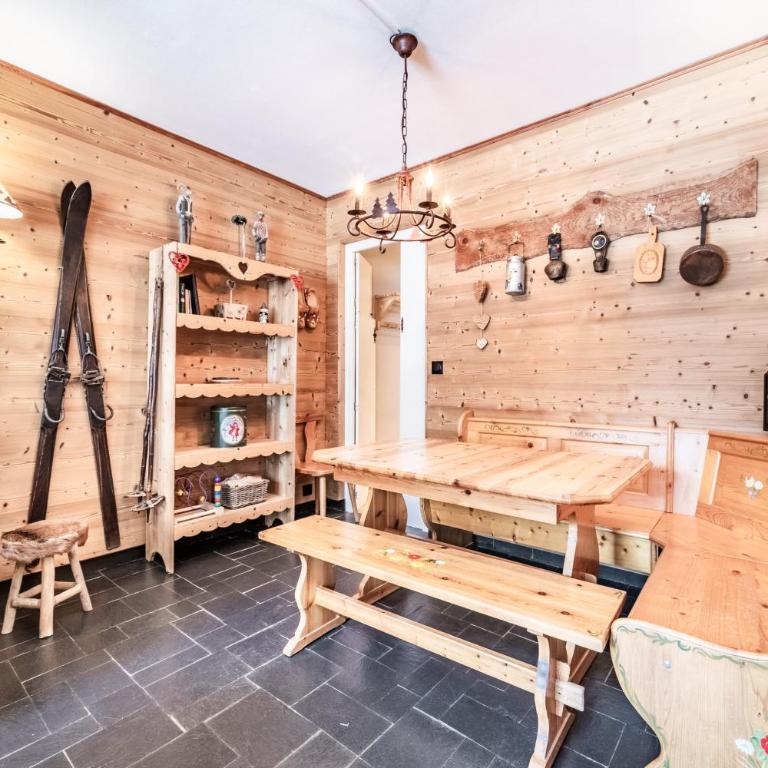 Appartement Morzine 1000 - 6 pers - Two-Bedroom Deluxe Apartment with Balcony - 6