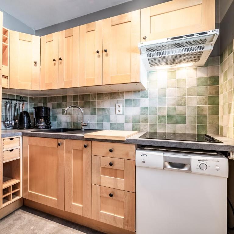 Appartement Morzine 1000 - 6 pers - Two-Bedroom Deluxe Apartment with Balcony - 11