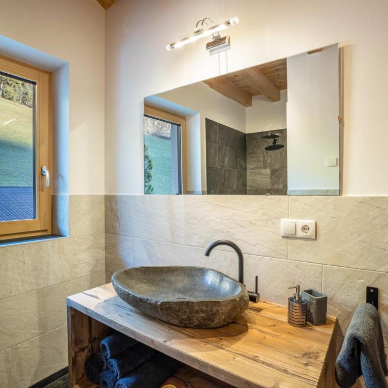 Kreuzplonhof Apt Dorfblick - Two-Bedroom Deluxe Apartment with Garden View - 11