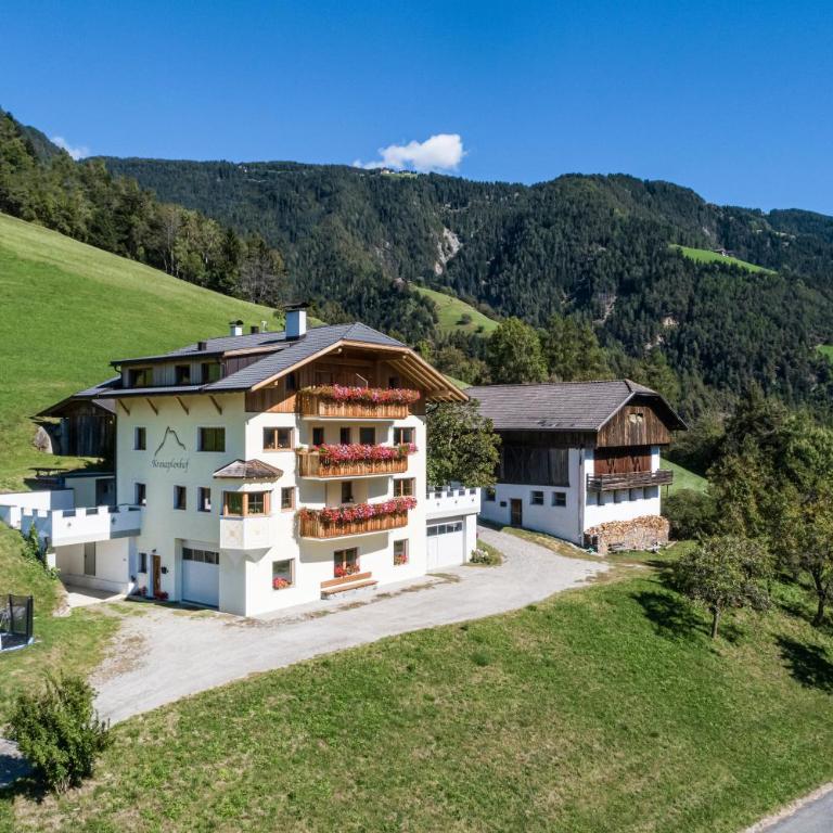 Kreuzplonhof Apt Dorfblick - Two-Bedroom Deluxe Apartment with Garden View - 10