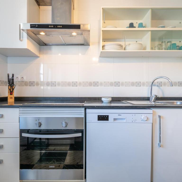 Fantastic - Two-Bedroom Deluxe Apartment with Balcony - 7