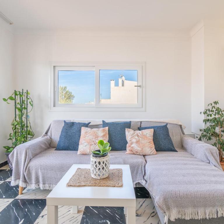 Fantastic - Two-Bedroom Deluxe Apartment with Balcony - 4