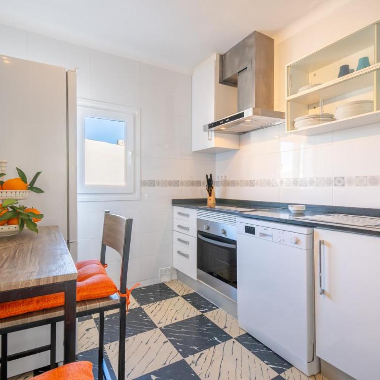 Fantastic - Two-Bedroom Deluxe Apartment with Balcony - 6