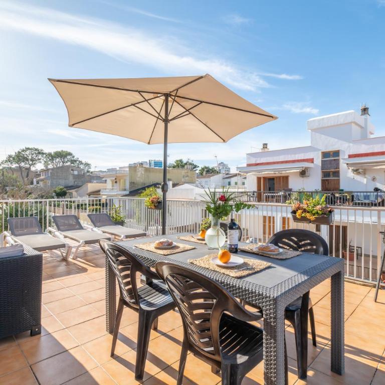Fantastic - Two-Bedroom Deluxe Apartment with Balcony - 1