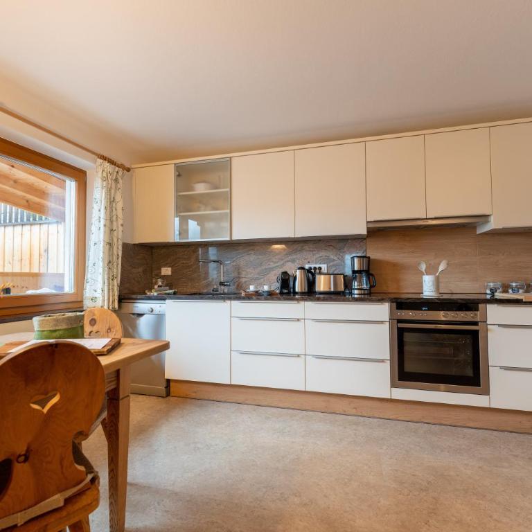 Panorama Apartment Raffeinhof - Two-Bedroom Deluxe Apartment with Garden View - 9