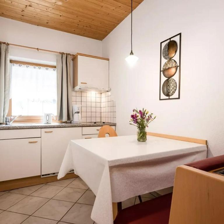 Angererhof - Appartement Simon - One-Bedroom Apartment with Garden View - 7