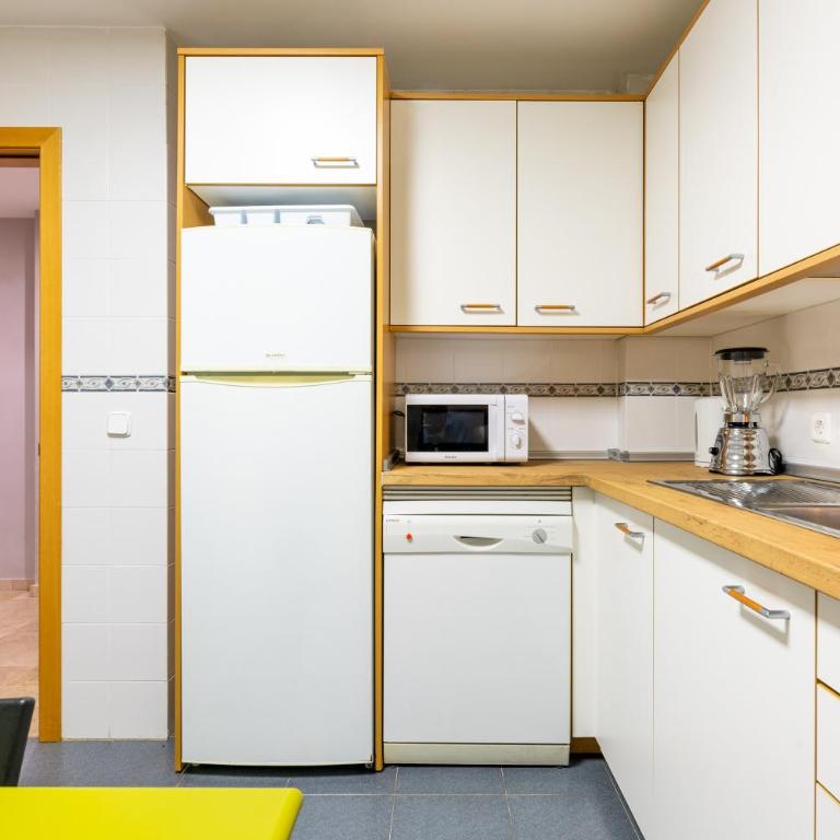 Apartamento Alboran - Apartamento Superior con vistas a la ciudad - 9