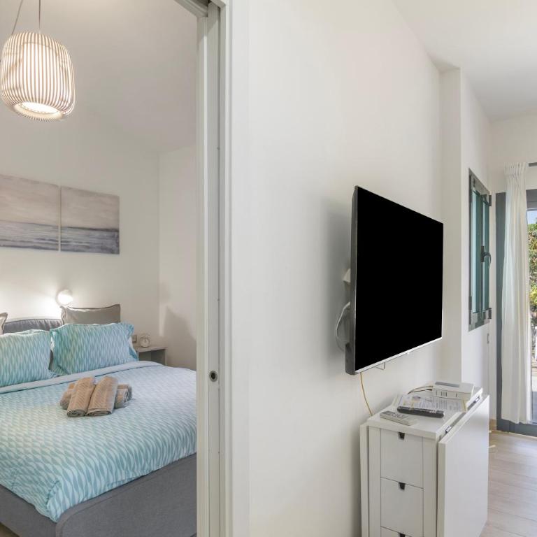 Beautiful Bungalow Maspalomas Lago - Two-Bedroom Deluxe Apartment with Garden View - 8