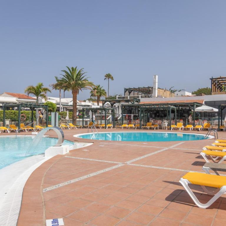 Beautiful Bungalow Maspalomas Lago - Two-Bedroom Deluxe Apartment with Garden View - 23