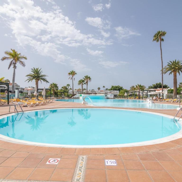 Beautiful Bungalow Maspalomas Lago - Two-Bedroom Deluxe Apartment with Garden View - 1