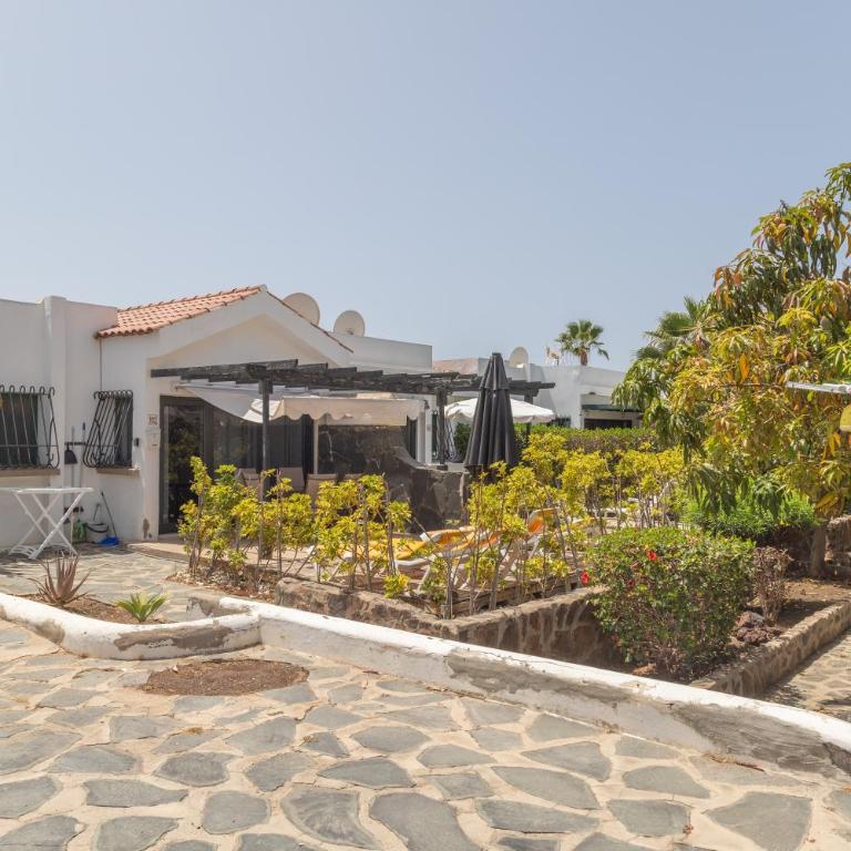 Beautiful Bungalow Maspalomas Lago - Two-Bedroom Deluxe Apartment with Garden View - 20