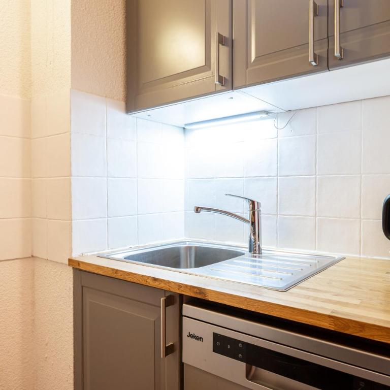 Lauziere dessus 50 - Two-Bedroom Deluxe Apartment with Balcony - 9