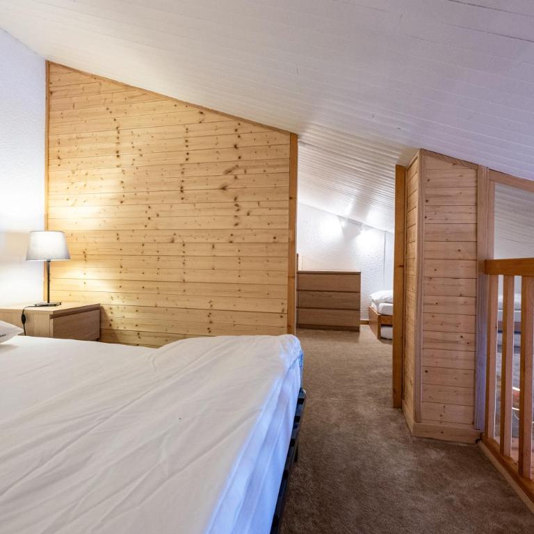 Lauziere dessus 50 - Two-Bedroom Deluxe Apartment with Balcony - 14