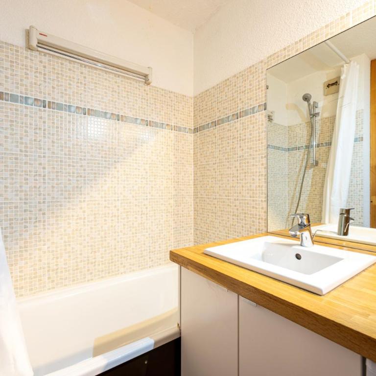 Lauziere dessus 50 - Two-Bedroom Deluxe Apartment with Balcony - 21