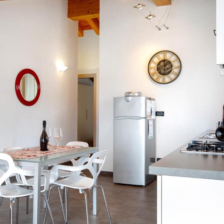La Maison De Carletto - Appartamento Deluxe con 2 Camere da Letto e Balcone - 15