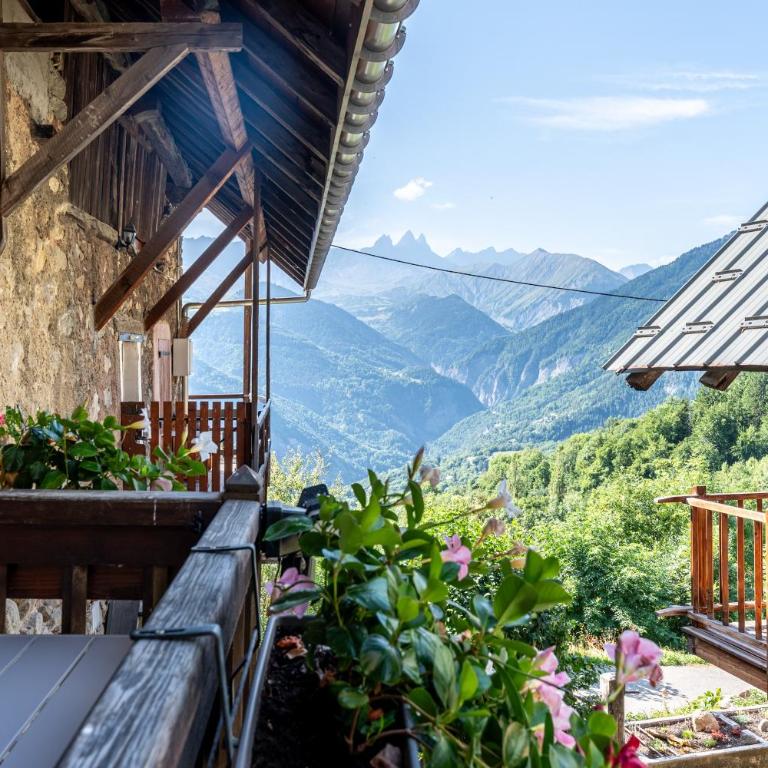 L'Escampette à la Fontanette - Two-Bedroom Deluxe Apartment with Garden View - 1