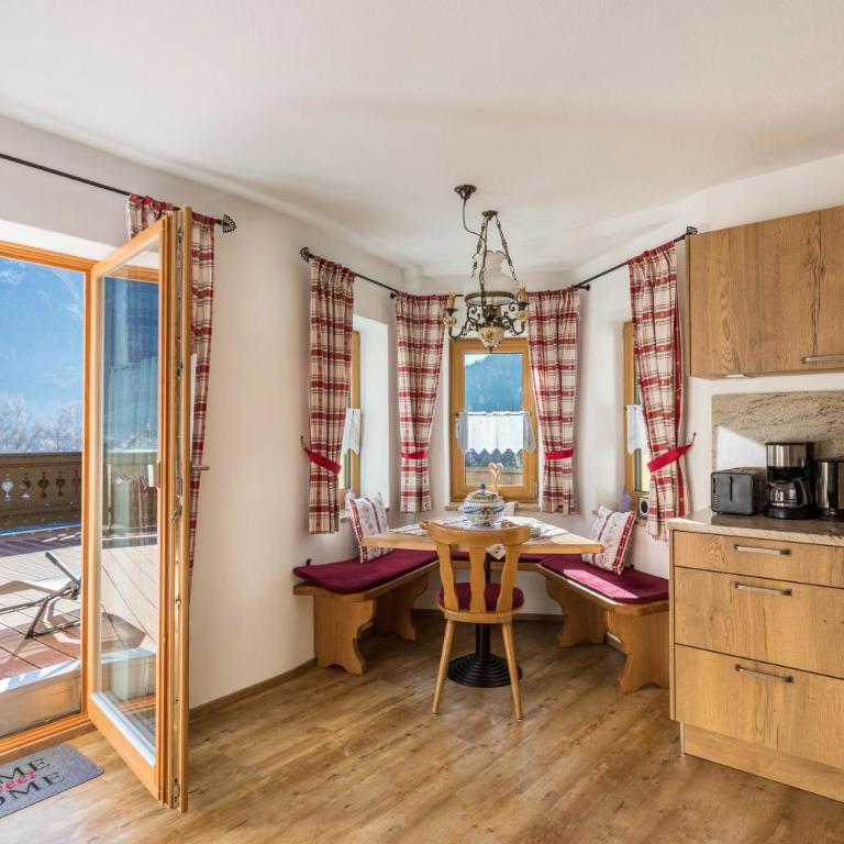 Ferienwohnung Granat - Deluxe-Apartment mit 2 Schlafzimmern und Gartenblick - 1