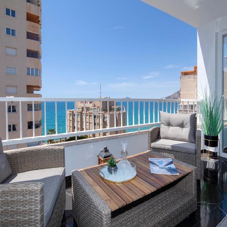 La Reina - Two-Bedroom Deluxe Apartment with Ocean View - 1